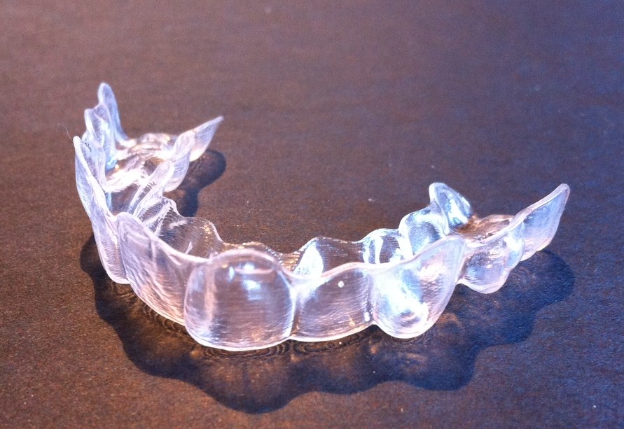 Clear Invisalign aligner used for cosmetic tooth alignment
